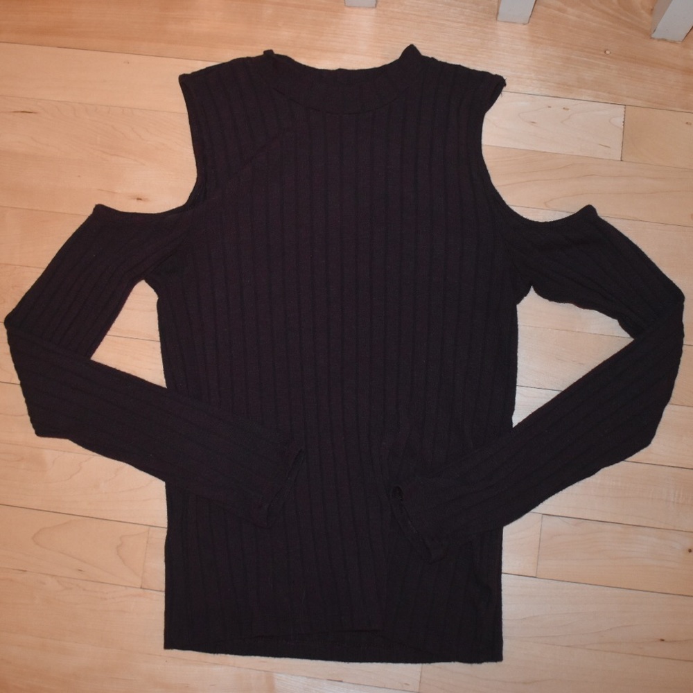 Open shoulder long sleeve